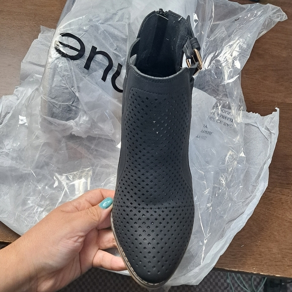 NEW AVENUE JOANNE ANKLE BOOTS (WIDE WIDTH) - Picture 3 of 6